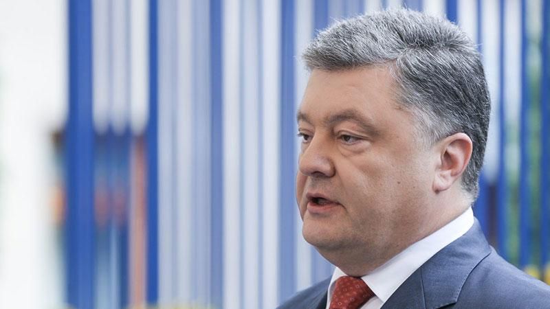 Порошенко пессимистично оценил ситуацию на Донбассе Порошенко пессимистично оценил ситуацию на Донбассе