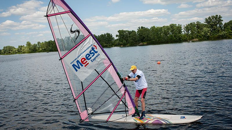 Екстремальний рекорд: 62-річний кримчанин три доби проведе на віндсерфі Екстремальний рекорд: 62-річний кримчанин три доби проведе на віндсерфі