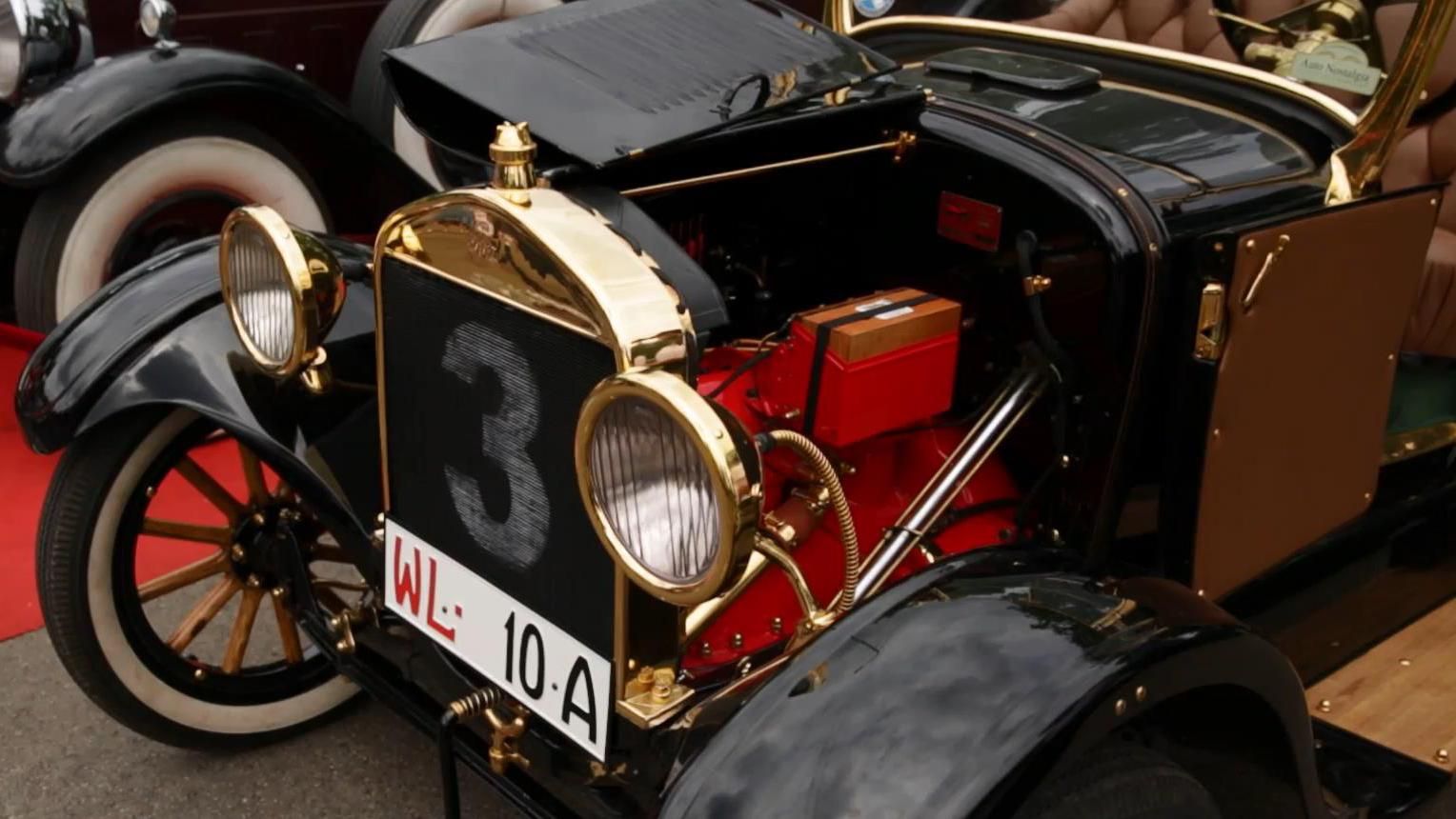 Улицы Львова заполонили эксклюзивные ретро-автомобили Улицы Львова заполонили эксклюзивные ретро-автомобили