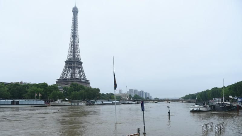 Как Париж ушел под воду: зрелищные фото рекордного наводнения во Франции