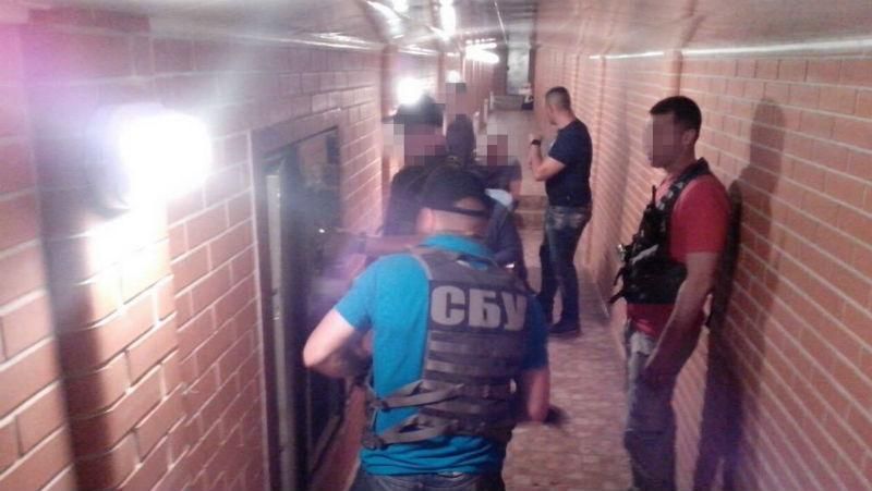 ТОП-новини. Нові шокуючі знахідки у скандального "Героя України", ГПУ взялась за Гончаренка ТОП-новини. Нові шокуючі знахідки у скандального "Героя України", ГПУ взялась за Гончаренка