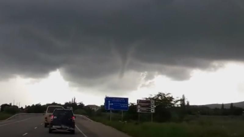 Смерч пронісся Кримом: опубліковане відео Смерч пронісся Кримом: опубліковане відео