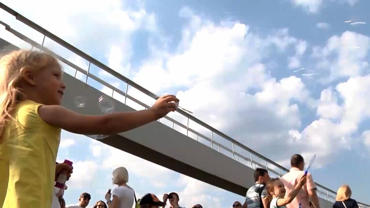 Фестиваль для переселенців розчулив мешканців окупованих територій Фестиваль для переселенців розчулив мешканців окупованих територій