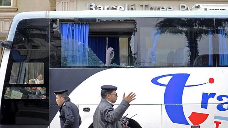 Автобус с туристами обстреляли во Франции: ранен ребенок