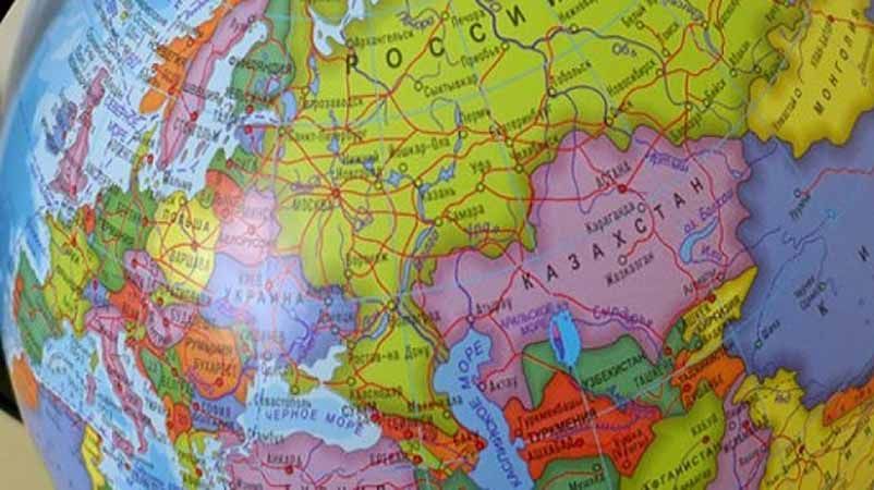 Глобуси з "російським" Кримом вилучили з продажу у білоруському місті