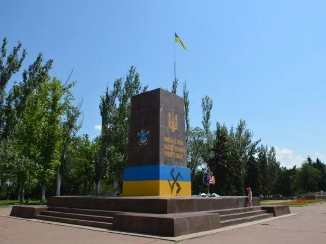 Прапор України, Миколаїв, свастика