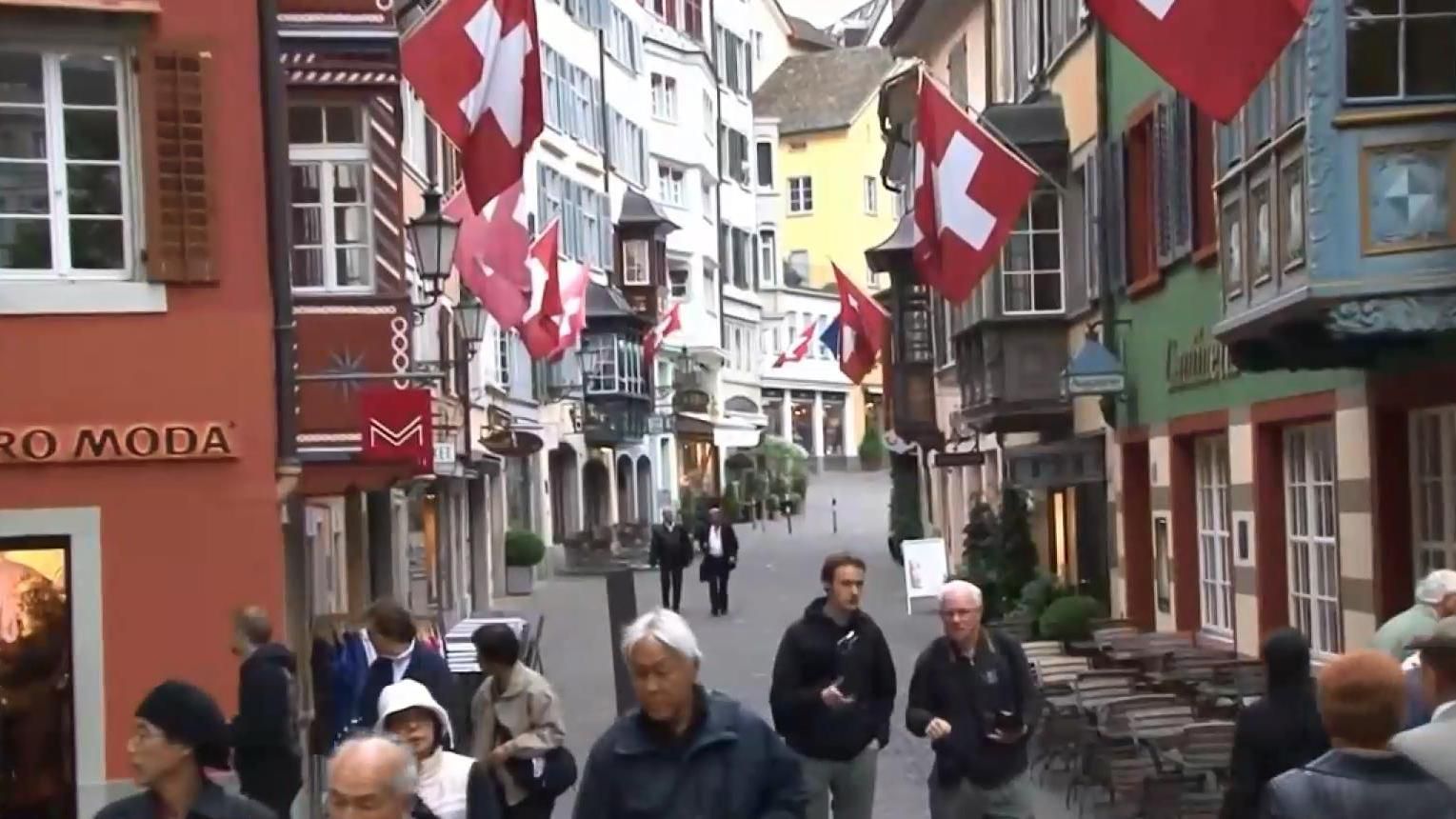 Чому швейцарці на референдумі відмовилися від "дармових грошей"