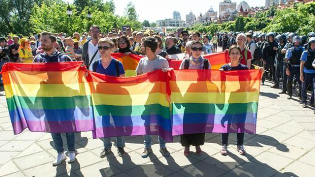 Петиция о запрете ЛГБТ-парада набрала необходимые подписи для рассмотрения
