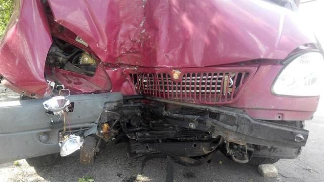 Волонтеры попали в аварию в Днепропетровской области Волонтеры попали в аварию в Днепропетровской области