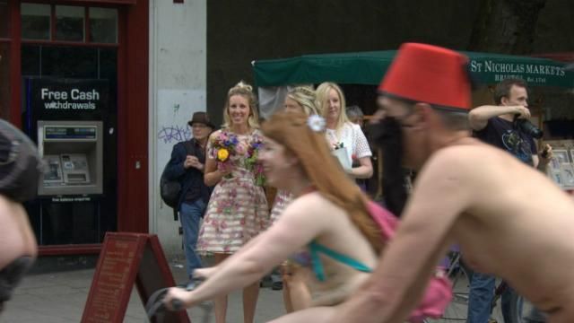 Заїзд голих велосипедистів відбувся у Британії: фото 18+ Заїзд голих велосипедистів відбувся у Британії: фото 18+