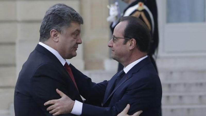 Порошенко попросив в Олланда візи для українських вболівальників Порошенко попросив в Олланда візи для українських вболівальників