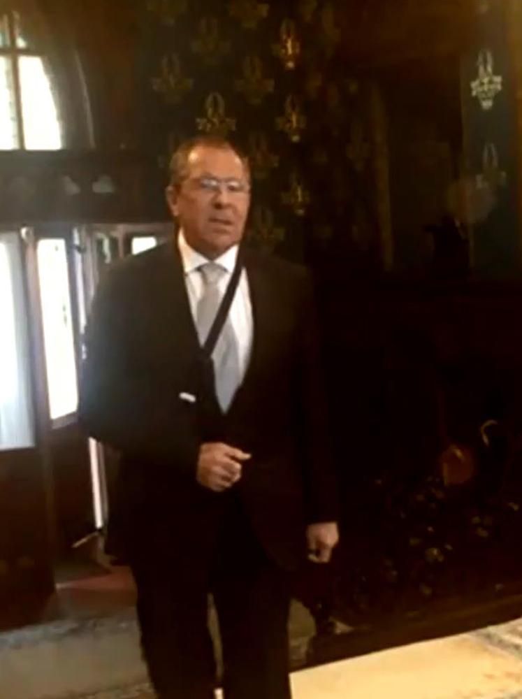 Вєсті Кремля. Хто насправді зламав руку Сергію Лаврову Вєсті Кремля. Хто насправді зламав руку Сергію Лаврову