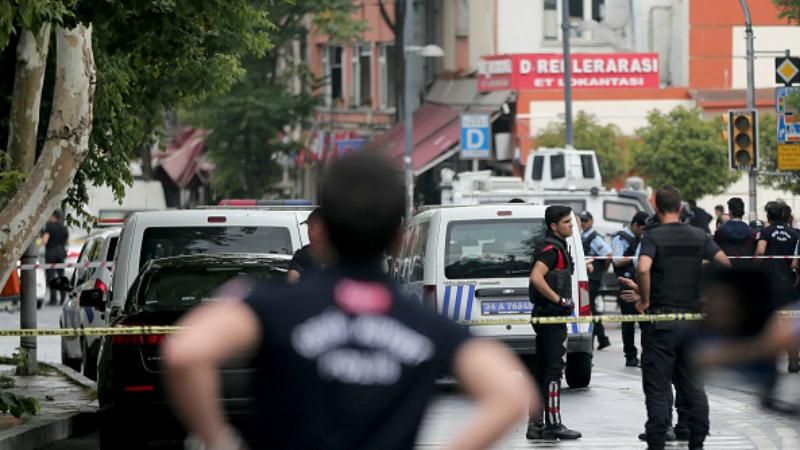 З’явилась інформація про жертв вибуху у Стамбулі: загинуло щонайменше дві людини З’явилась інформація про жертв вибуху у Стамбулі: загинуло щонайменше дві людини