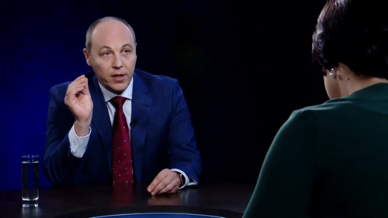 Парубий говорит, что уже подписал изменения в Конституцию: сайт Рады еще об этом не знает