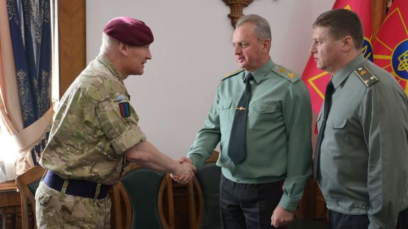 Украина и Великобритания расширяют военное сотрудничество Украина и Великобритания расширяют военное сотрудничество