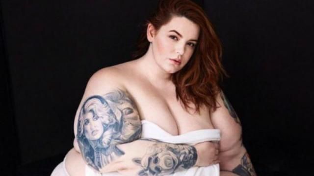 Пишнотіла модель вразила відвертою фотосесією під час вагітності (18+) Пишнотіла модель вразила відвертою фотосесією під час вагітності (18+)