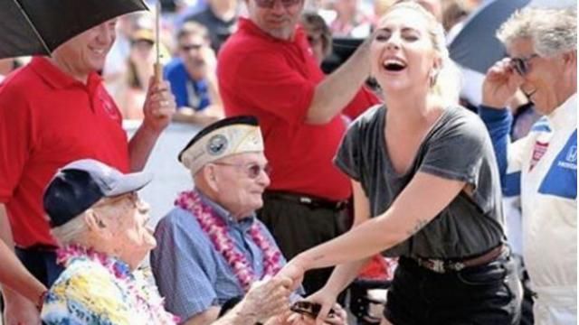 Скандальна Леді Гага дуже відверто агітує, за кого голосувати на виборах Скандальна Леді Гага дуже відверто агітує, за кого голосувати на виборах