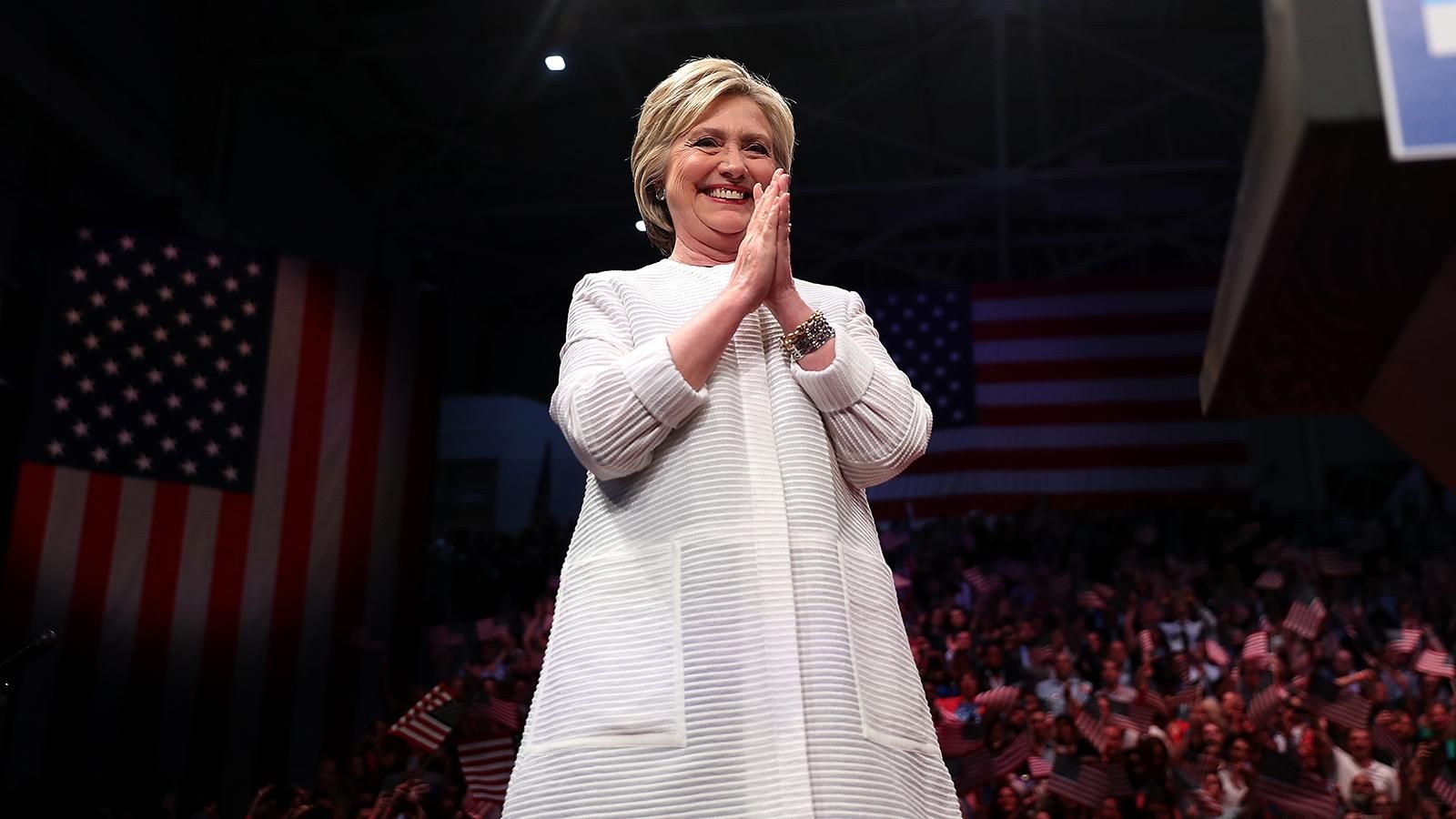 Клінтон назвала свою перемогу "історичним досягненням" Клінтон назвала свою перемогу "історичним досягненням"