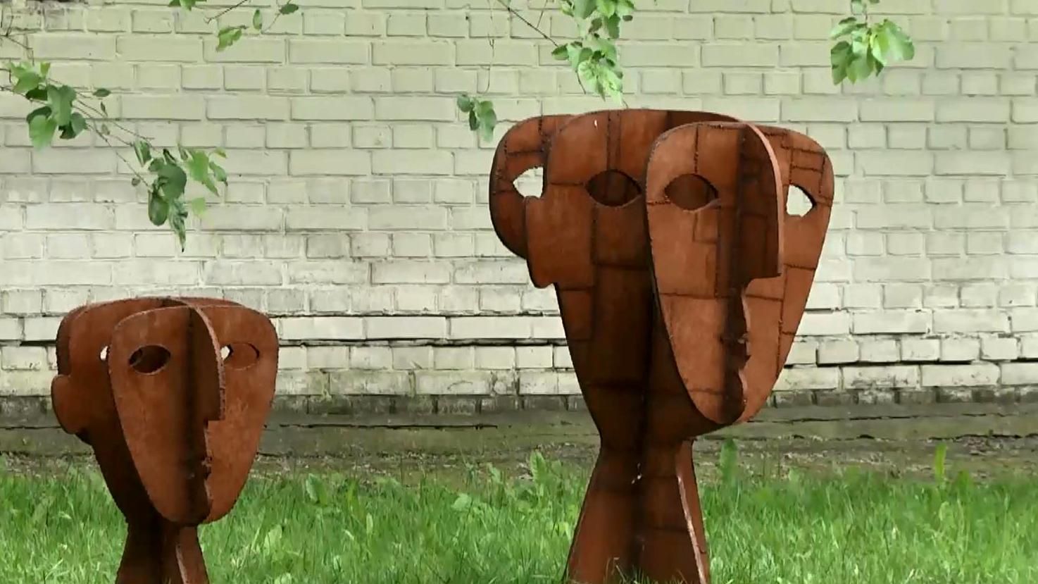 Масштабну виставку особливих скульптур відкрили у Києві Масштабну виставку особливих скульптур відкрили у Києві