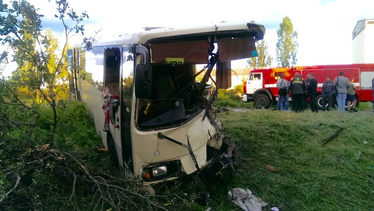 Самоскид зіткнувся з автобусом у Лисичанську: є постраждалі