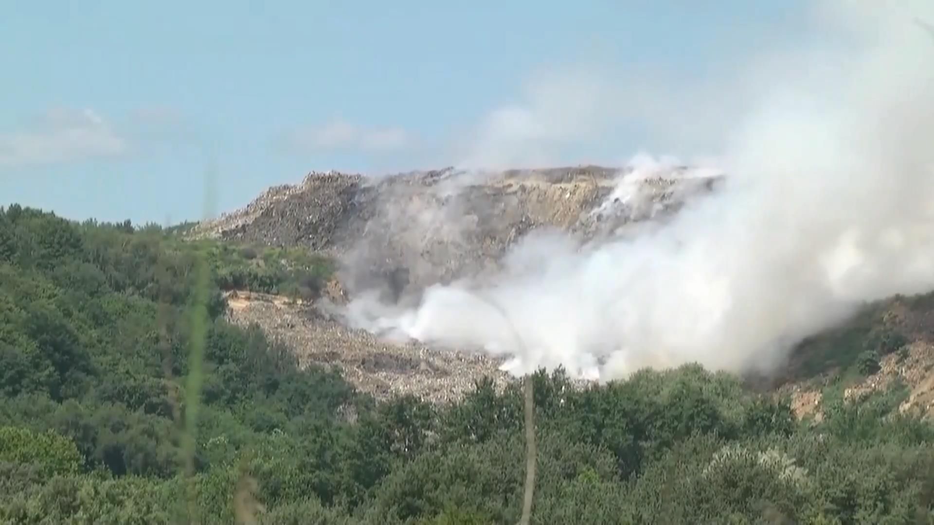 Під час гасіння пожежі на Грибовицькому сміттєзвалищі зсунулась частина гори