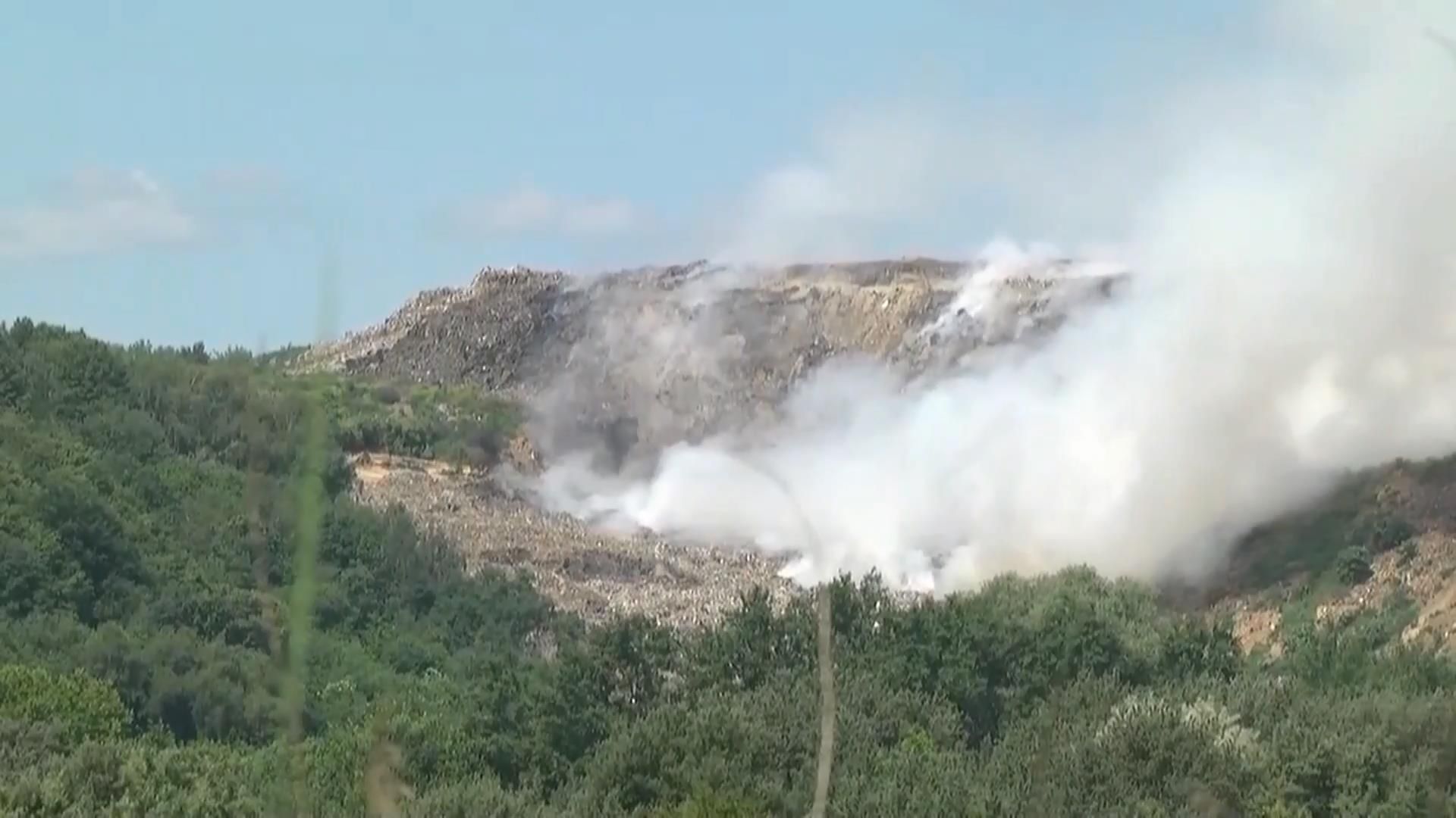 Во время тушения пожара на Грибовичской свалке сдвинулась часть горы