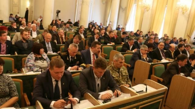 "Самопоміч" виключає депутата, якого затримали на хабарі "Самопоміч" виключає депутата, якого затримали на хабарі