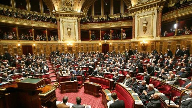 Посольство України у Франції зробило різку заяву після голосування Сенату за зняття санкцій