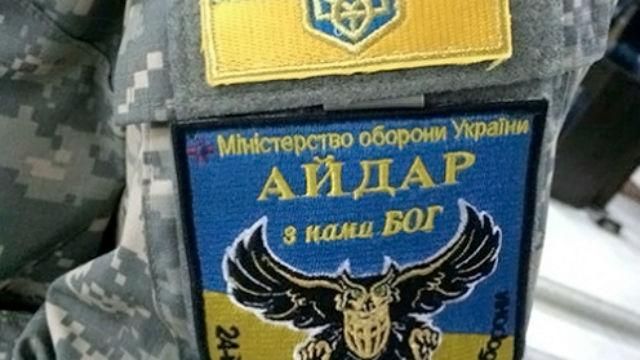 Люди, що назвались "айдарівцями", влаштували пікет на підтримку скандального мера