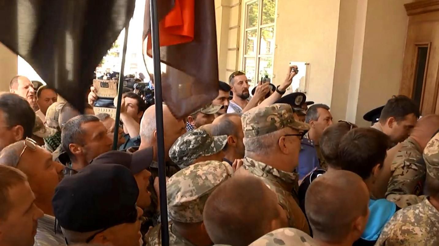 Стало відомо, хто стоїть за штурмом Львівської мерії Стало відомо, хто стоїть за штурмом Львівської мерії