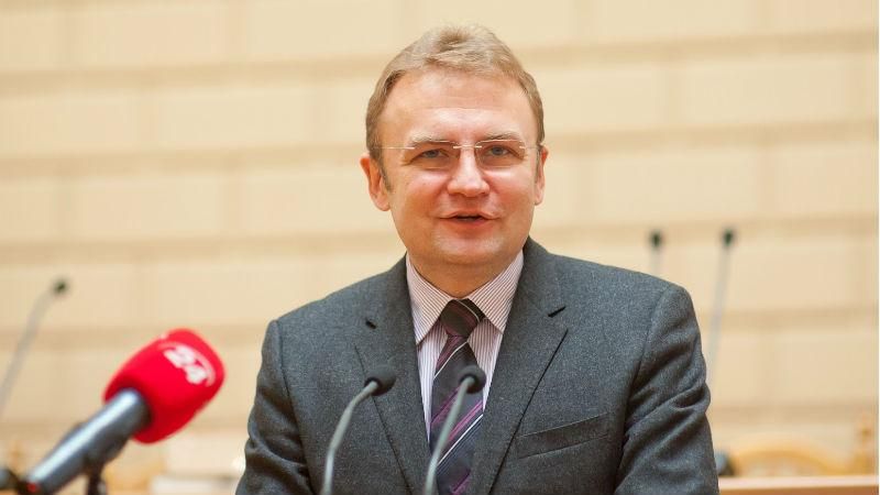 Опоненти Садового хочуть потопити його рейтинг у смітті: думка політолога Опоненти Садового хочуть потопити його рейтинг у смітті: думка політолога