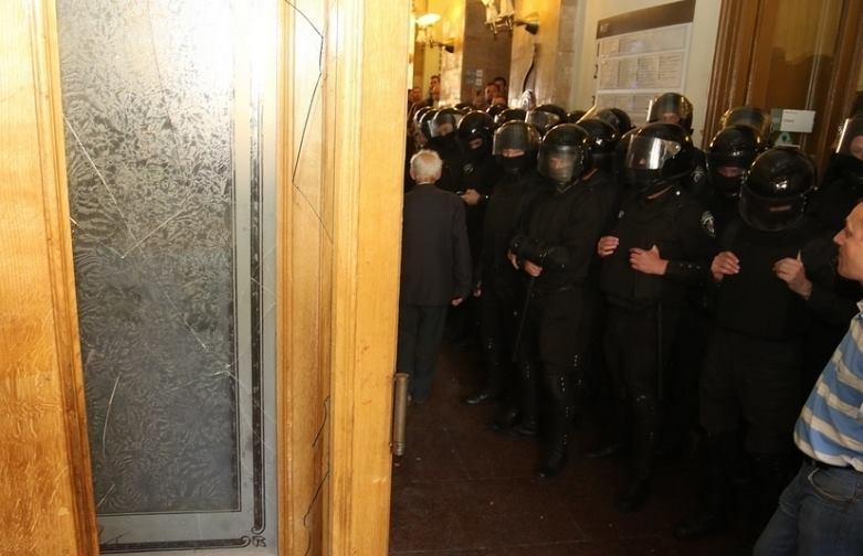 Як все було біля Львівської міськради: розповідь свідка - 10 июня 2016 - Телеканал новин 24