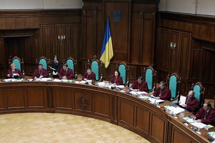 Конституционный суд перенес рассмотрение вопроса о люстрации