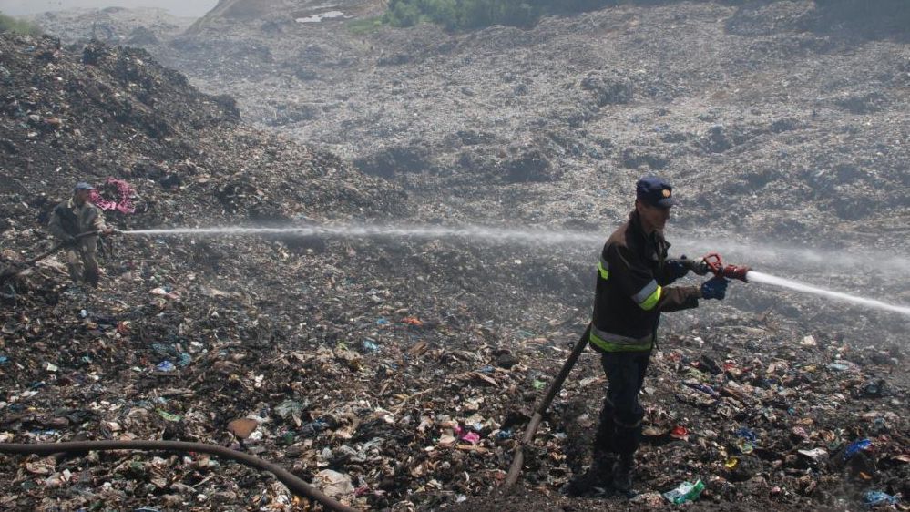 Пожар на Грибовицкой свалке ликвидирован Пожар на Грибовицкой свалке ликвидирован