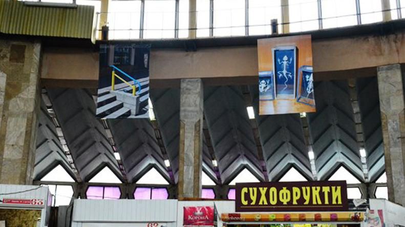 На ринку Івано-Франківська відбувається виставка сучасних фотографій 