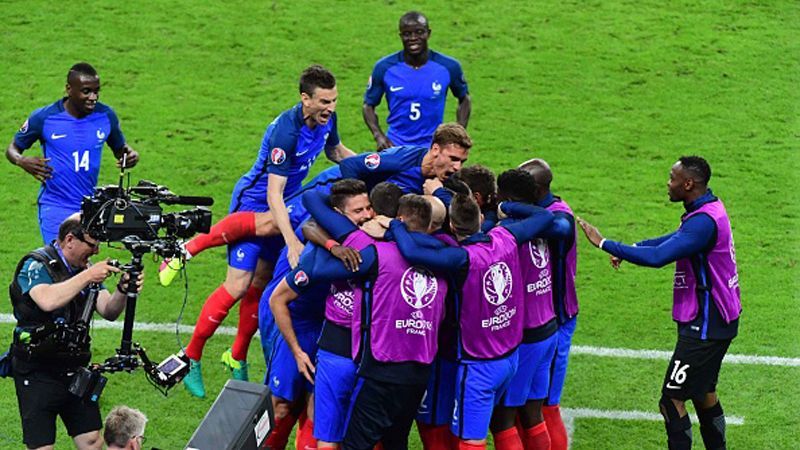 Франция вырвала победу над Румынией в матче-открытии Евро-2016
