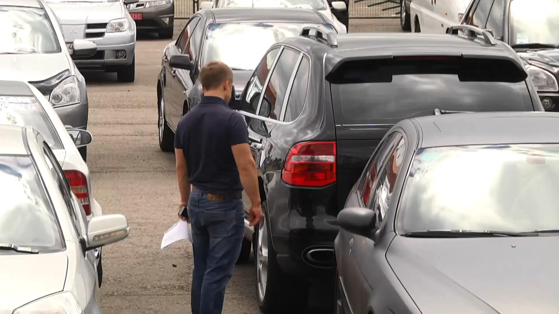 Кто блокирует уменьшение пошлины на подержанные авто