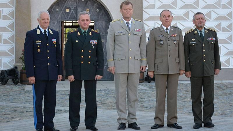 Вишеградська четвірка допоможе Україні наростити військові потужності