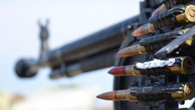 Терористи поранили українського бійця на Луганщині Терористи поранили українського бійця на Луганщині