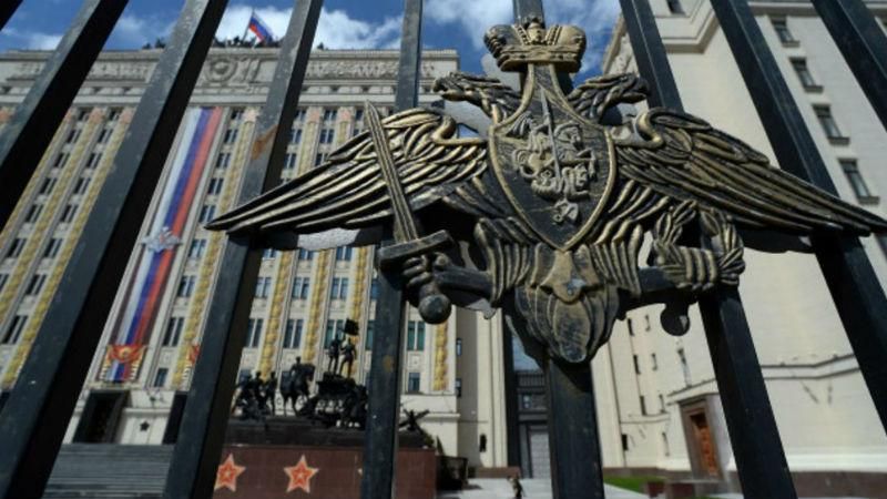 В центре Москвы - пожар в здании Минобороны РФ (Обновлено) В центре Москвы - пожар в здании Минобороны РФ (Обновлено)