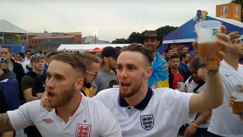 Английские фанаты эмоционально спели кричалку о Путине Английские фанаты эмоционально спели кричалку о Путине