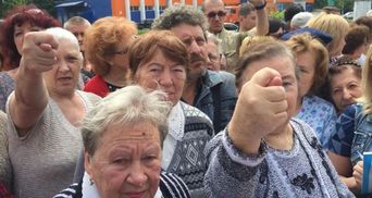 В Одесі пенсіонери протестують проти перейменування проспекту на честь  Небесної Сотні