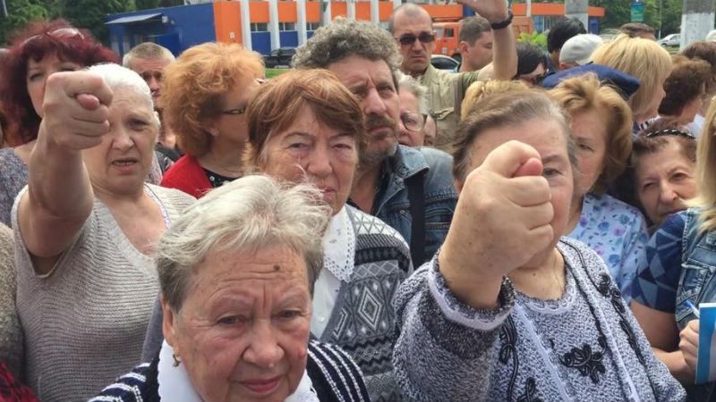 В Одесі пенсіонери протестують проти перейменування проспекту на честь  Небесної Сотні