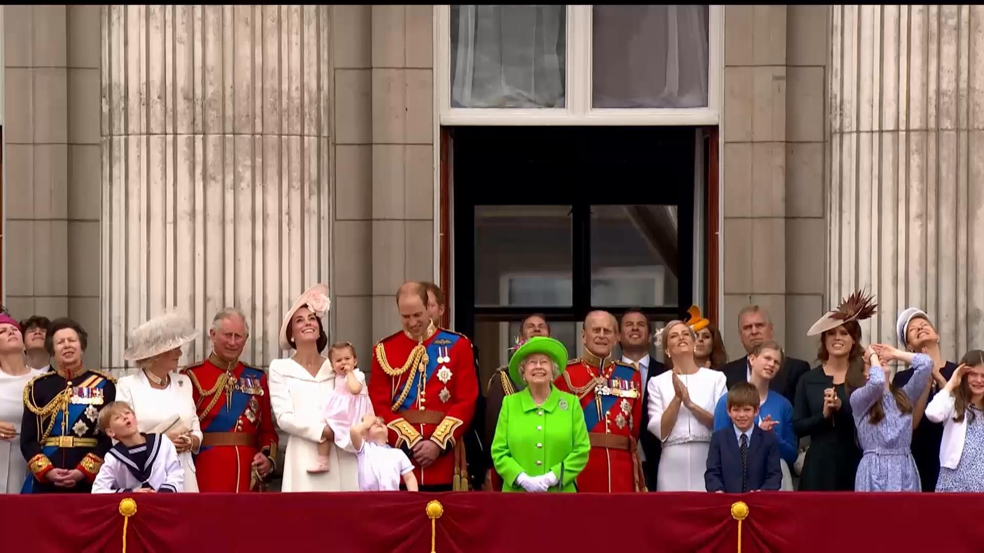 Святкування дня народження Єлизавети ІІ: парад, яскраве вбрання та авіашоу Святкування дня народження Єлизавети ІІ: парад, яскраве вбрання та авіашоу