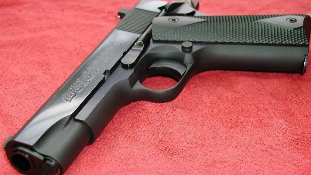 Аваков рассказал о своем отношении к свободному владению оружием Аваков рассказал о своем отношении к свободному владению оружием