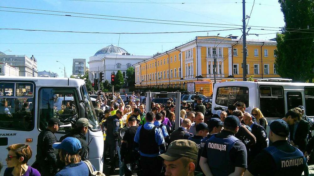 Участники "Марша равенства" собираются в центре Киева Участники "Марша равенства" собираются в центре Киева