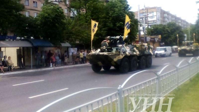 Военная техника заполнила Мариуполь — отметили годовщину освобождения города
