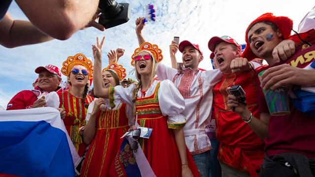 Російські ЗМІ придумали виправдання своїм вболівальникам за масову бійку 