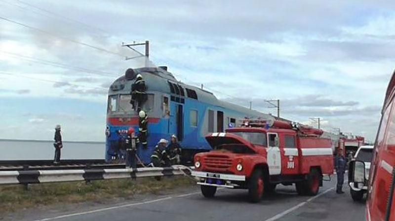 Потяг із сотнею пасажирів загорівся біля Черкас: з’явилися фото і відео