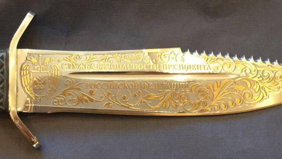 "Клинок от Путина": необычный сувенир нашли у задержанного соратника Курченко "Клинок от Путина": необычный сувенир нашли у задержанного соратника Курченко